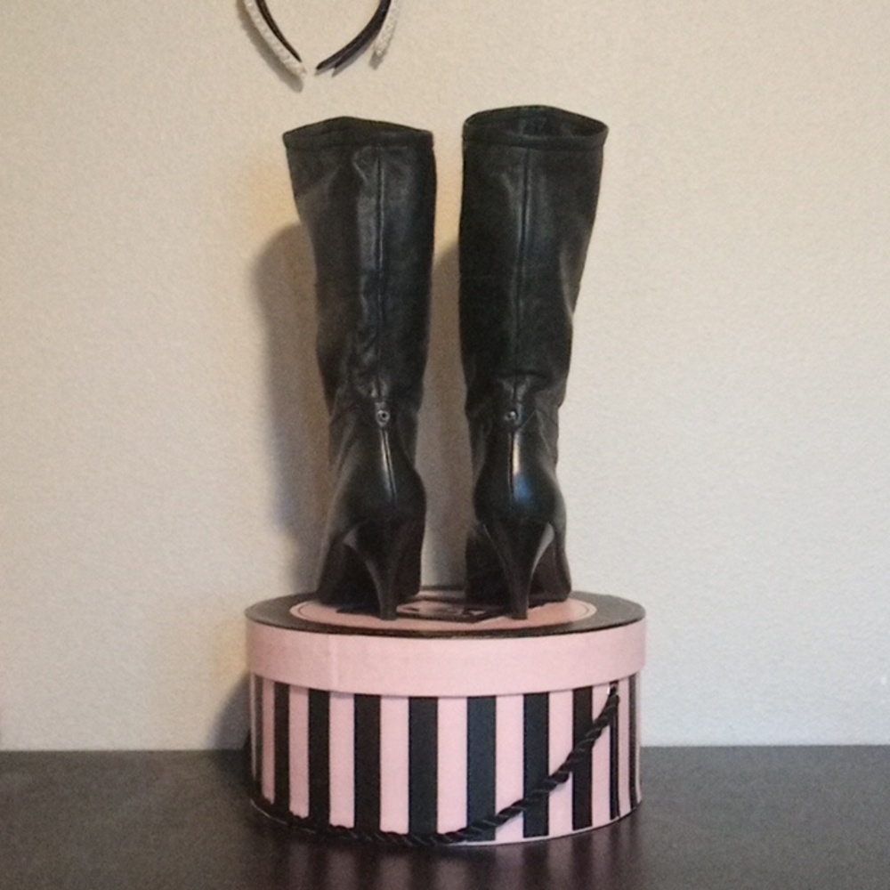 SOLD Cathy Jean black boots. - Picture 10 of 10